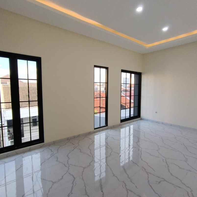 dijual rumah mulyosari