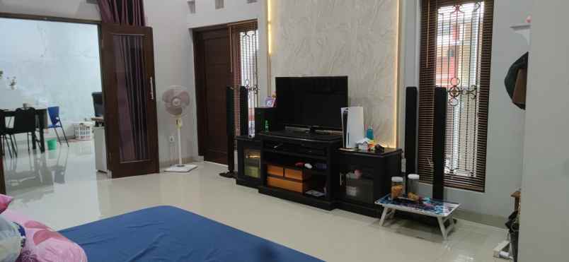 dijual rumah murah modern semi furnished hook 2 muka