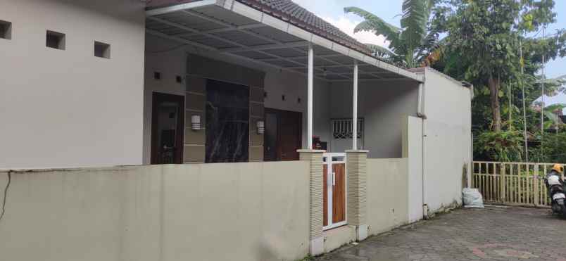 dijual rumah murah modern semi furnished hook 2 muka