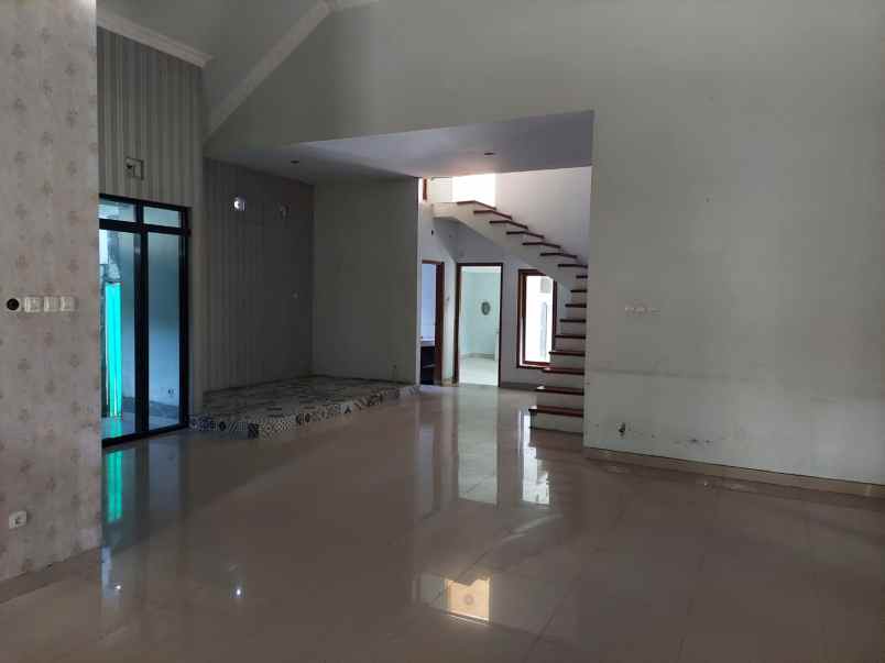 dijual rumah ngemplak