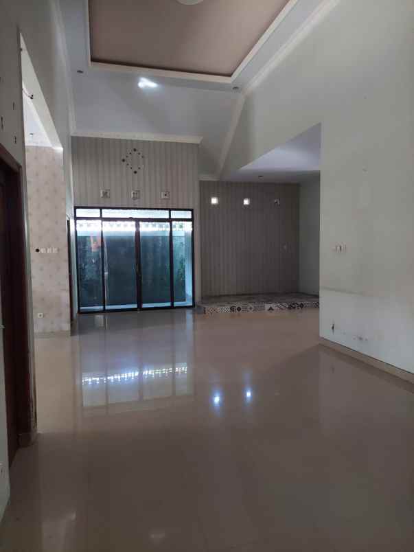 dijual rumah ngemplak