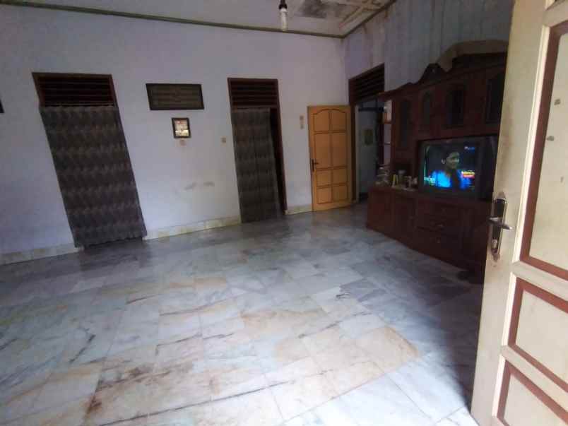 dijual rumah nglarang rt 4 rw 11 no 103