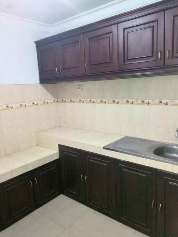 dijual rumah pakuwon city