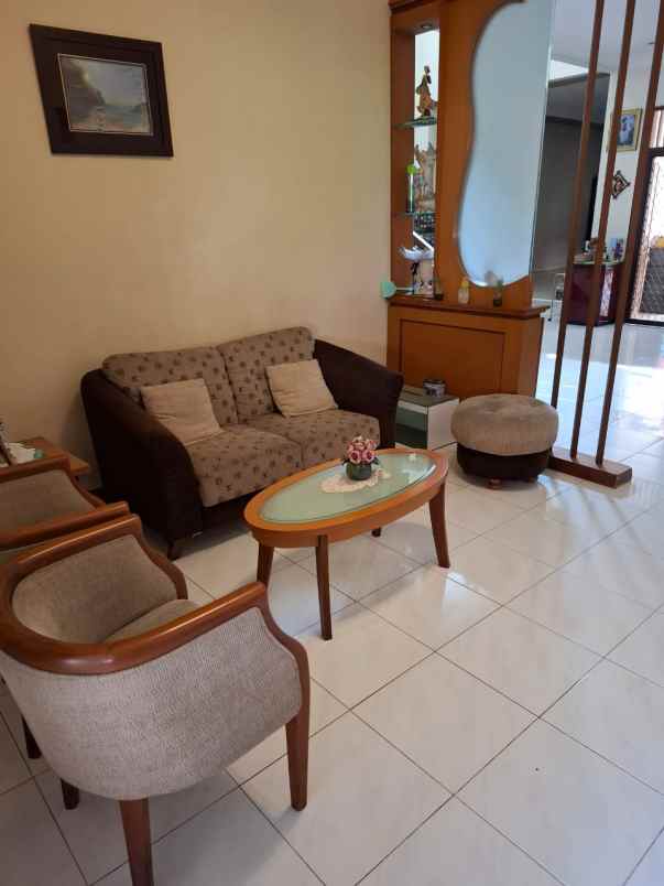 dijual rumah pakuwon city