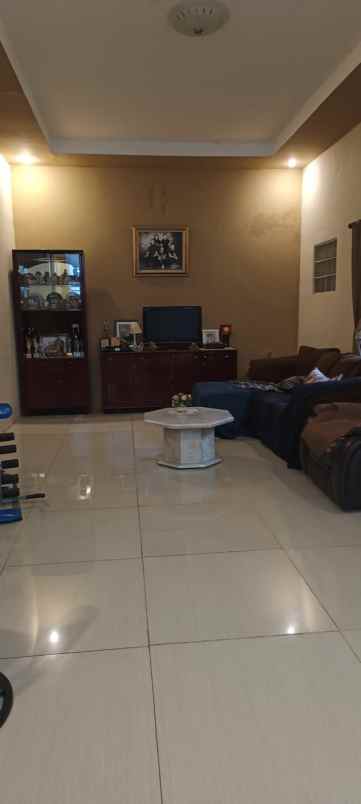 dijual rumah pakuwon city