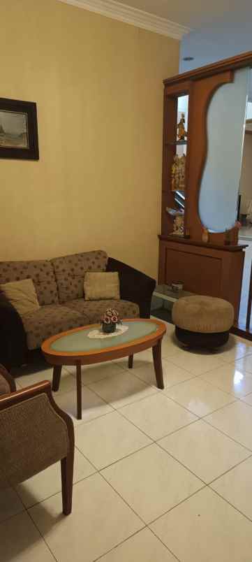 dijual rumah pakuwon city