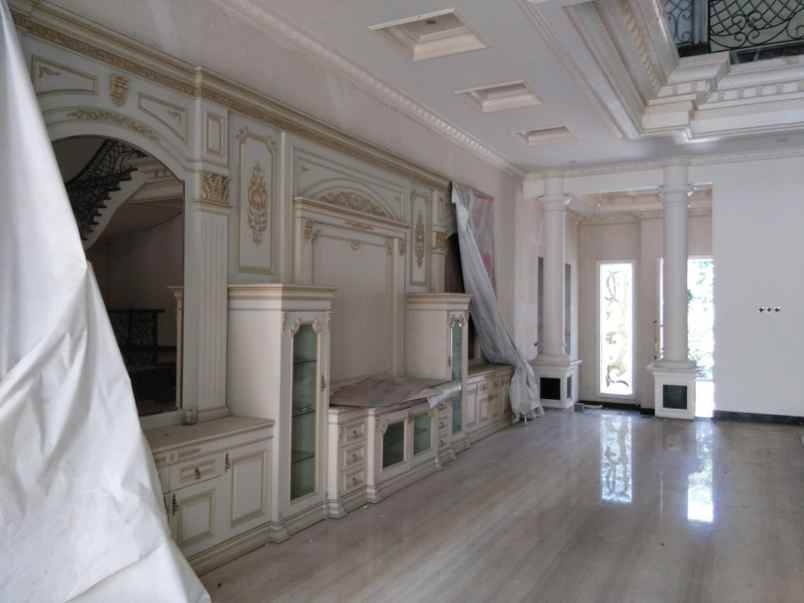 dijual rumah pakuwon city laguna