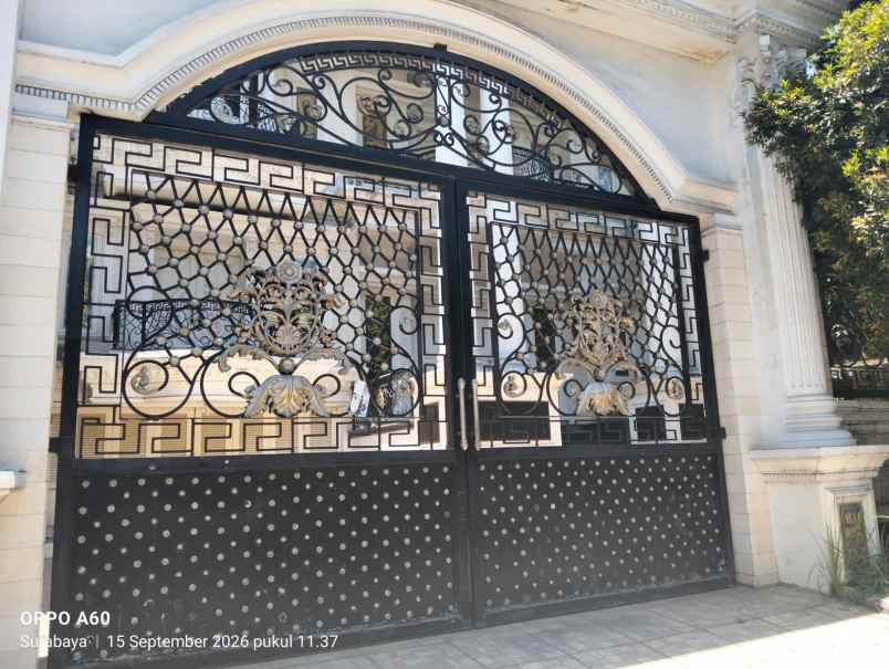 dijual rumah pakuwon city laguna
