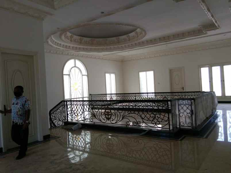dijual rumah pakuwon city laguna