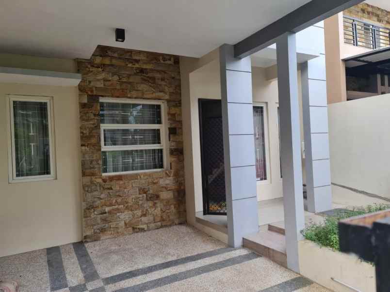 dijual rumah panorama pesanggaran