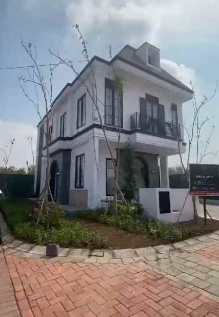 dijual rumah park avenue regency dian