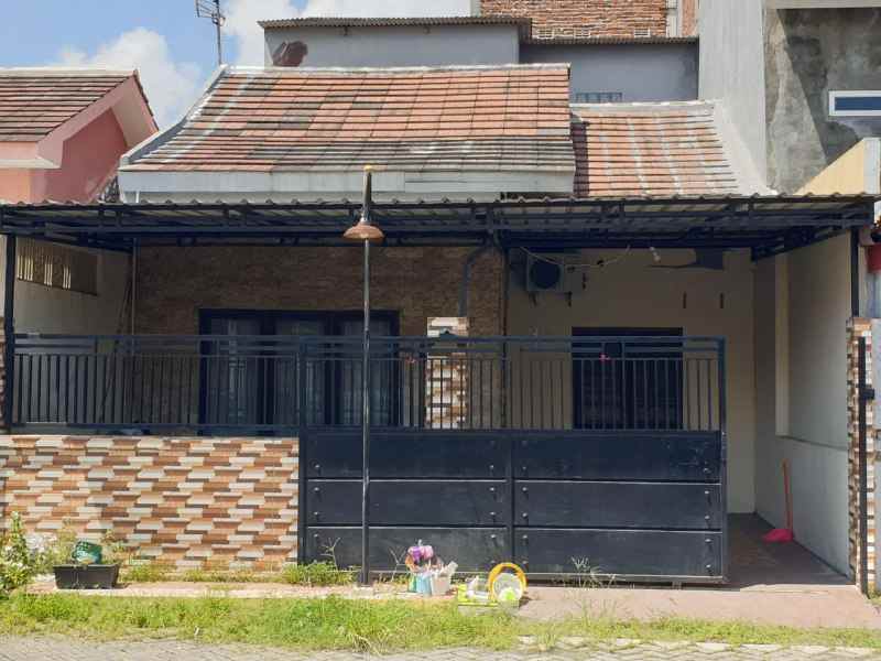 dijual rumah park royal regency