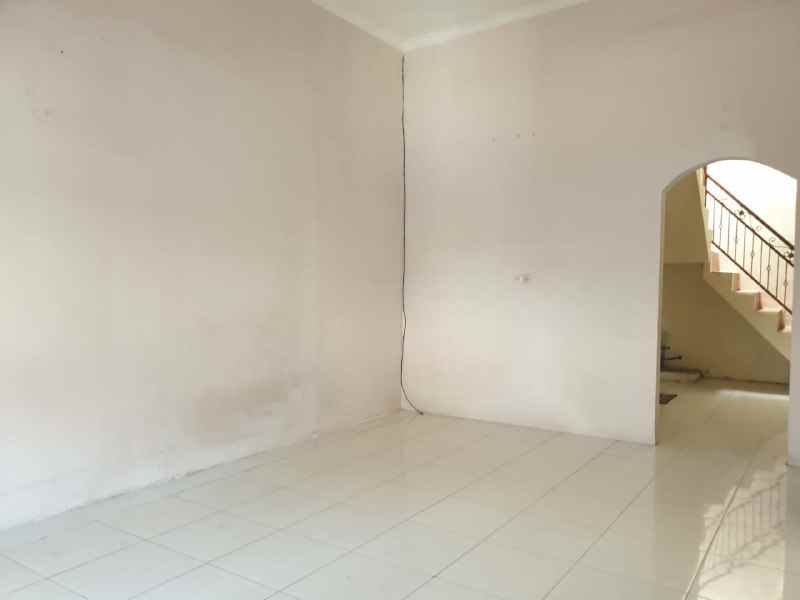 dijual rumah park royal regency