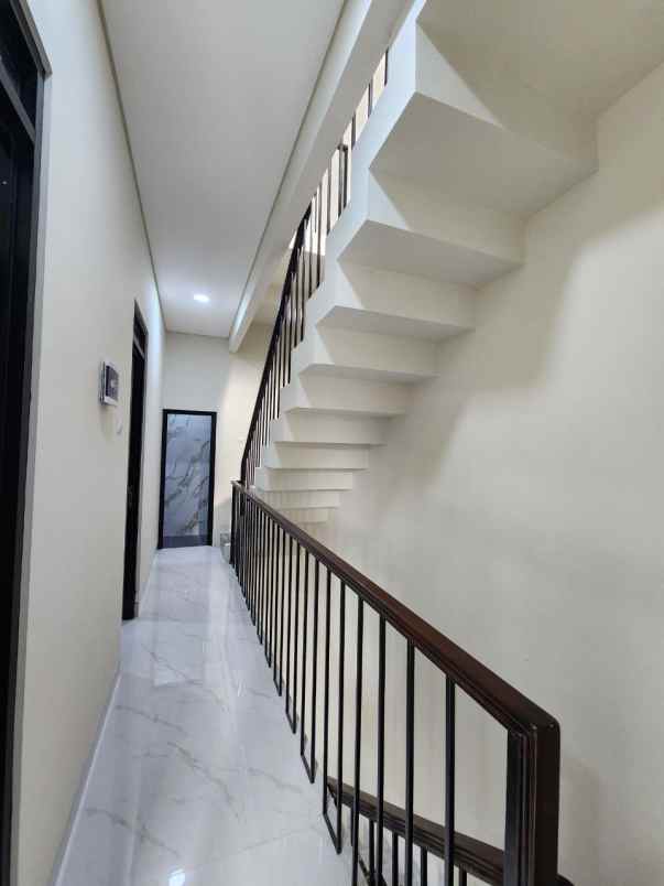 dijual rumah pasar minggu