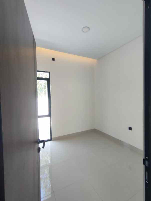 dijual rumah paseban