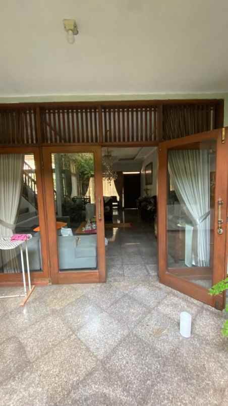 dijual rumah patal senayan