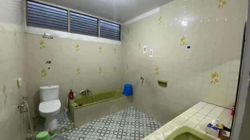 dijual rumah patal senayan