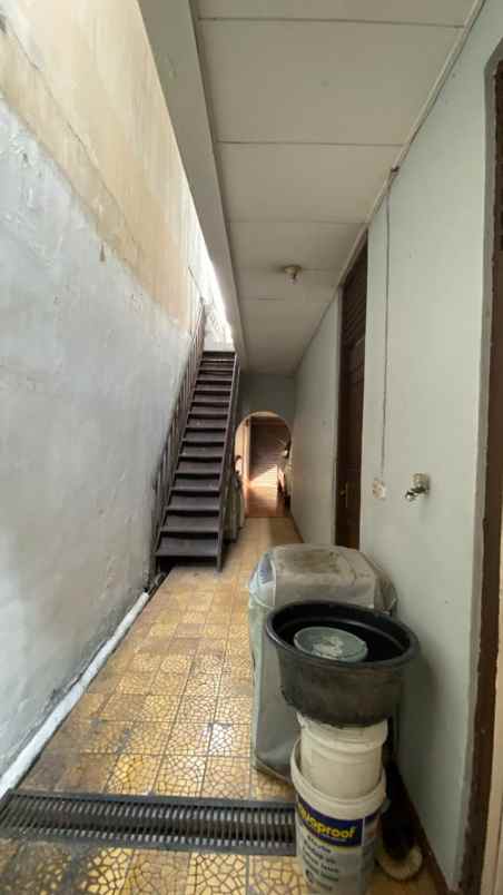 dijual rumah patal senayan