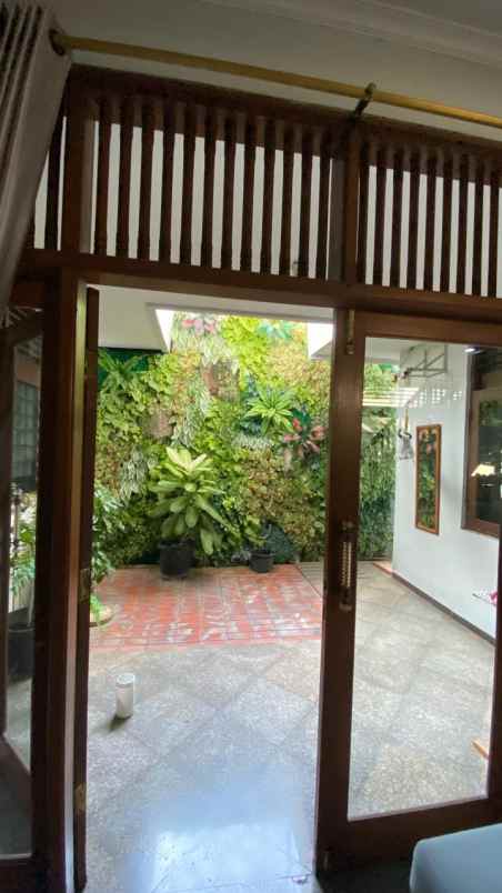 dijual rumah patal senayan