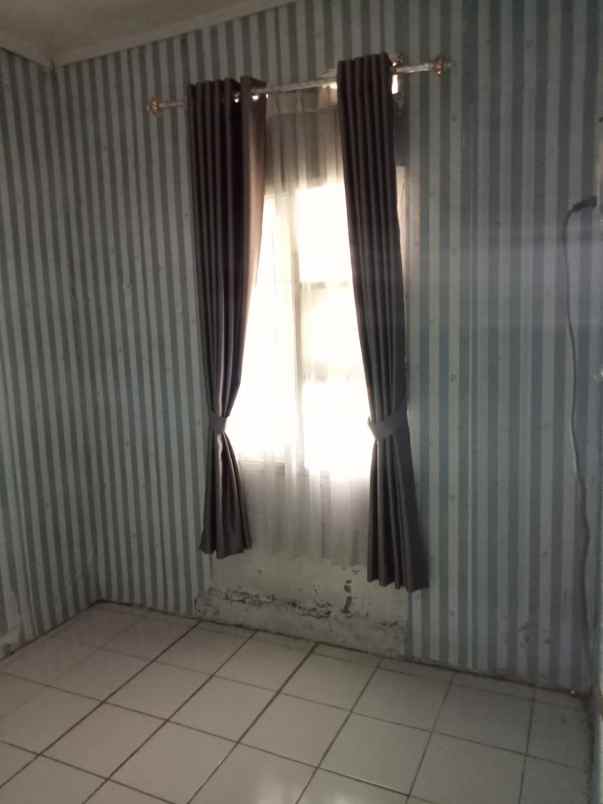 dijual rumah perum bumi kadumekar asri