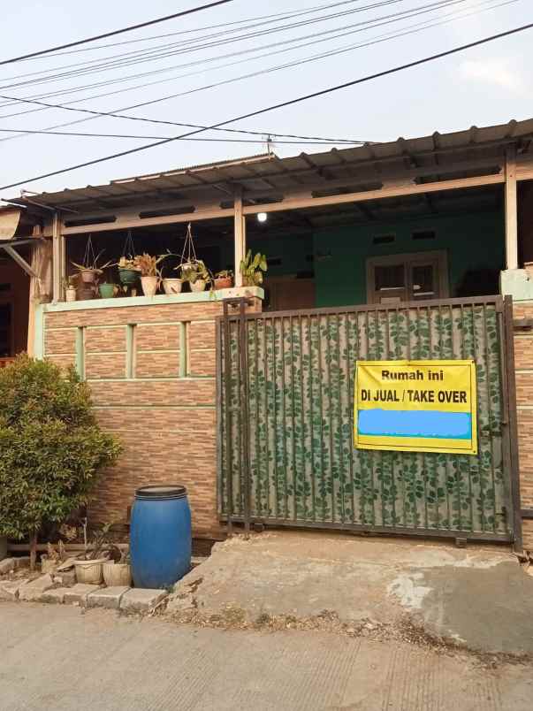 dijual rumah perum bumi kadumekar asri