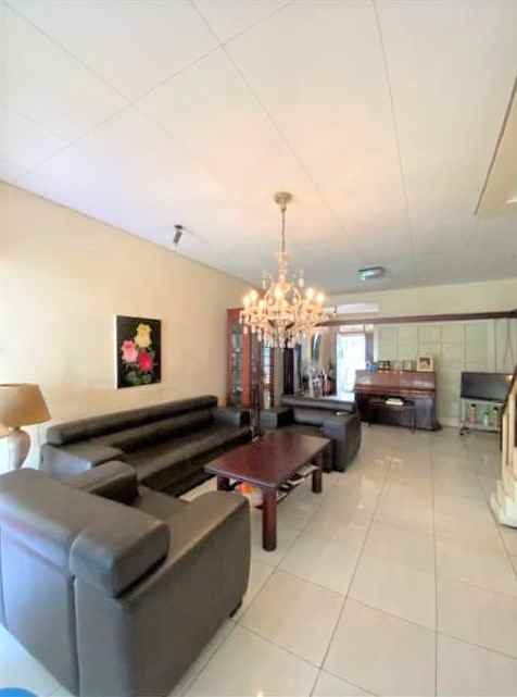 dijual rumah perumahan cirendeu permai