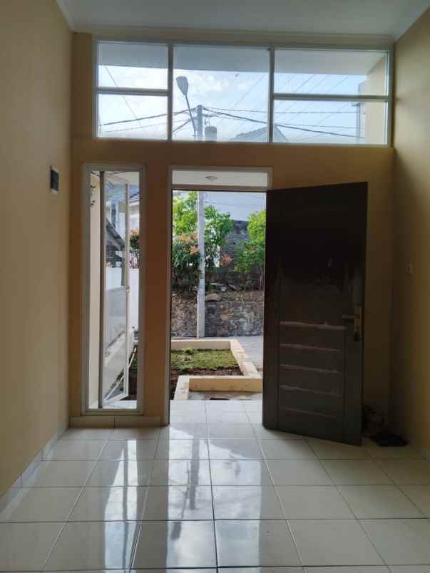 dijual rumah perumahan grand valley