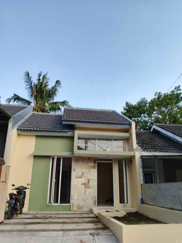 dijual rumah perumahan grand valley