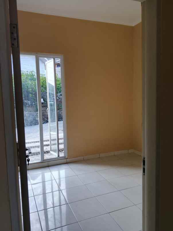 dijual rumah perumahan grand valley