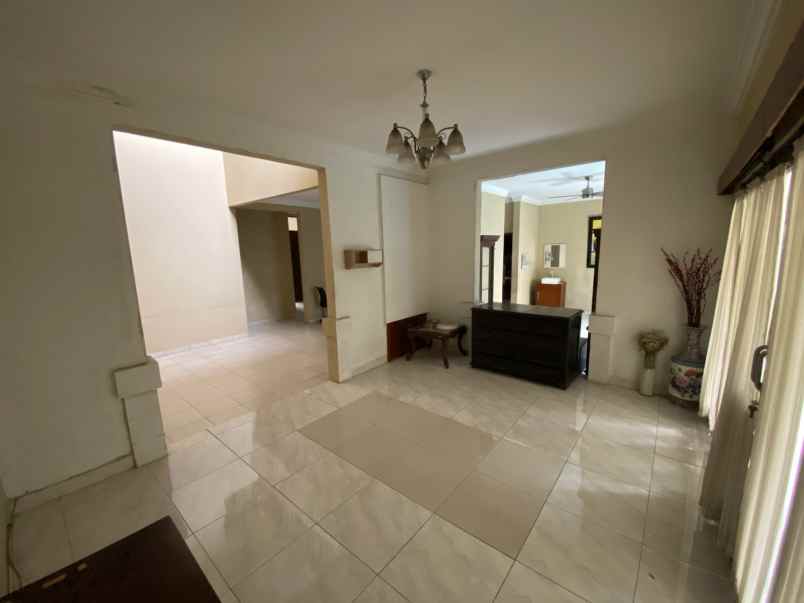 dijual rumah perumahan grand wisata