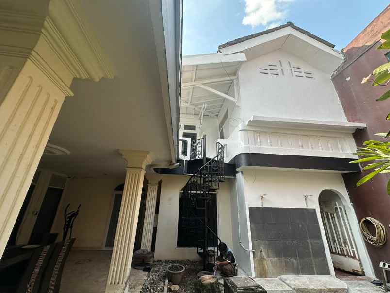 dijual rumah perumahan jatiwaringin