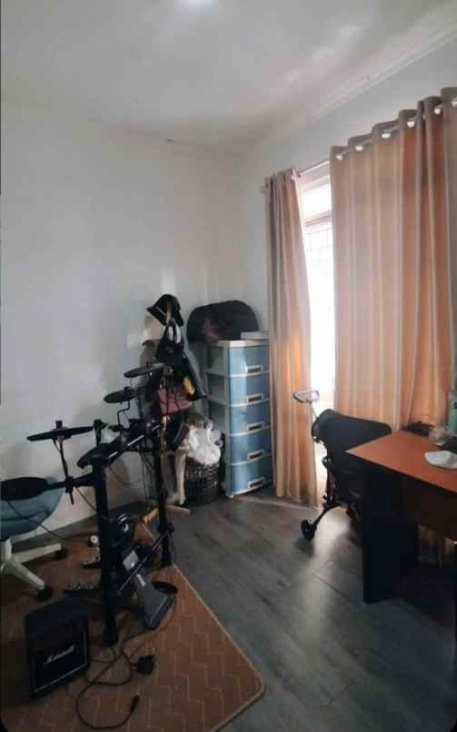 dijual rumah perumnas royal semesta campaka