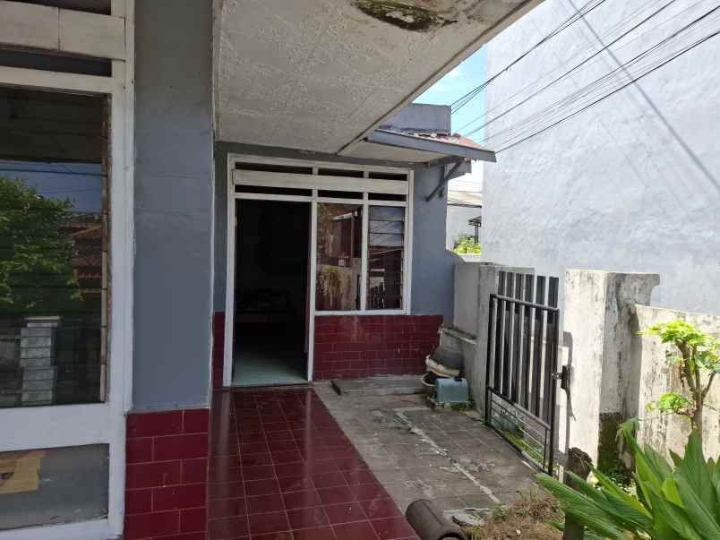 dijual rumah pojok di kebonsari jl letjend suprapto