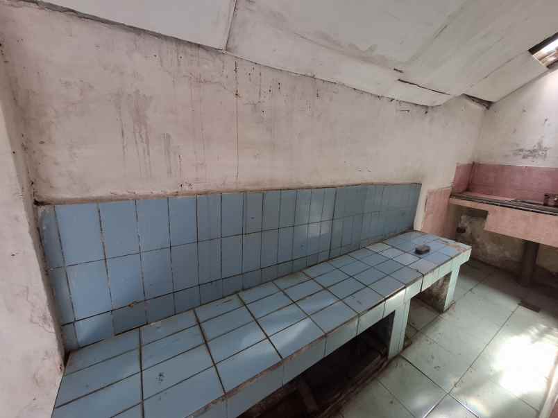 dijual rumah pojok di kebonsari jl letjend suprapto