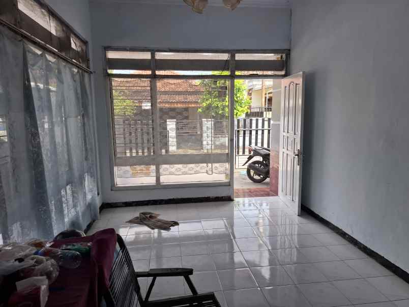 dijual rumah pojok di kebonsari jl letjend suprapto