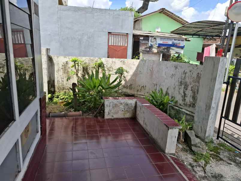 dijual rumah pojok di kebonsari jl letjend suprapto