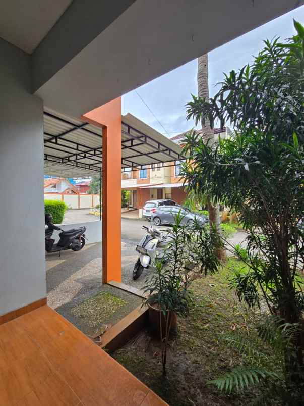 dijual rumah pondok bambu