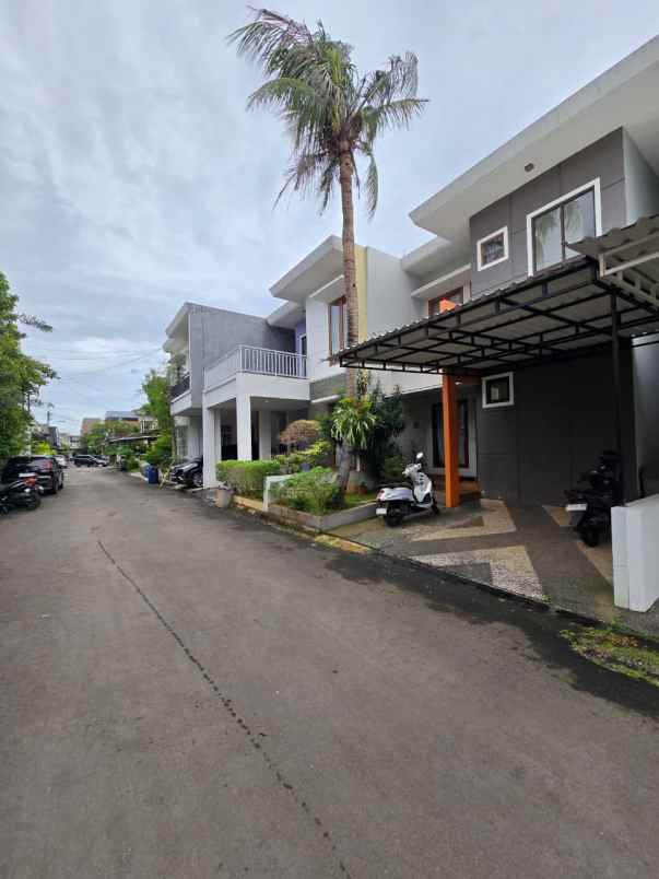 dijual rumah pondok bambu