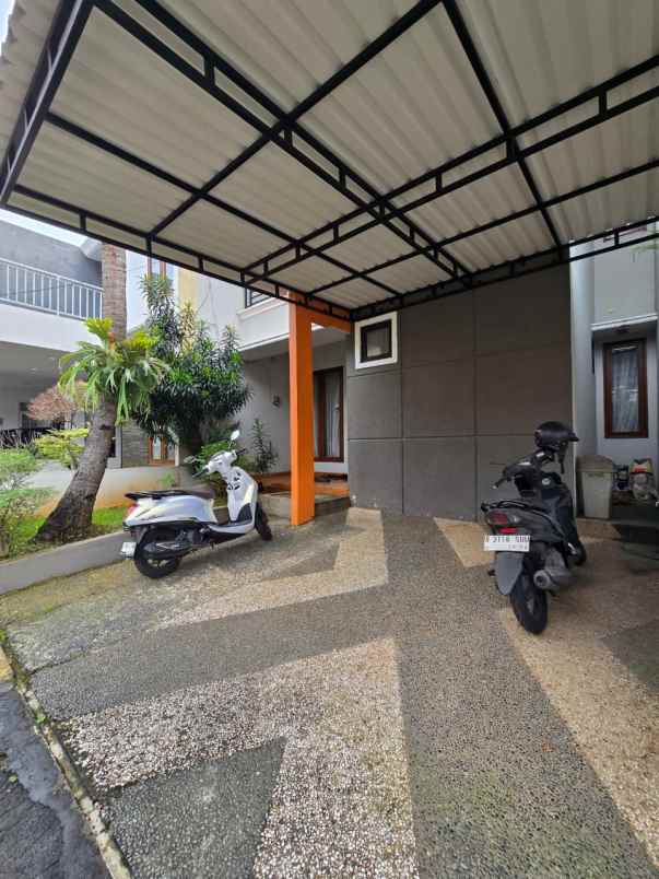 dijual rumah pondok bambu