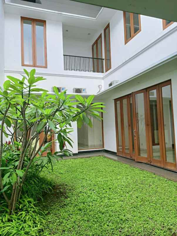 dijual rumah pondok indah