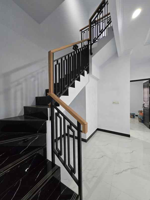 dijual rumah pondok kelapa