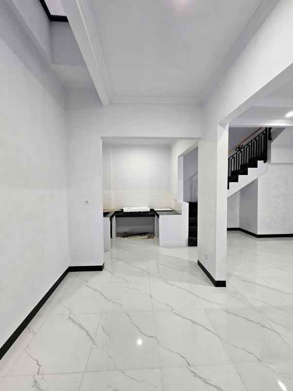 dijual rumah pondok kelapa