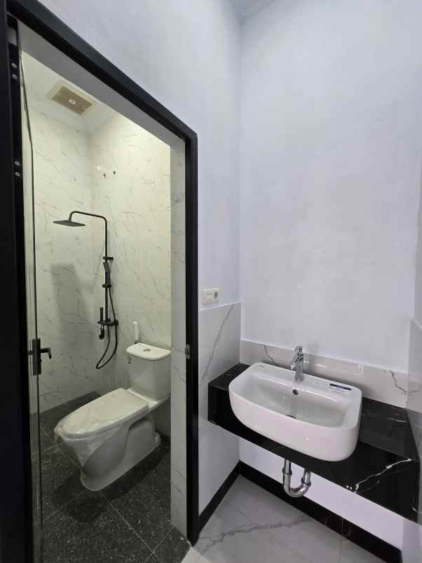 dijual rumah pondok kelapa