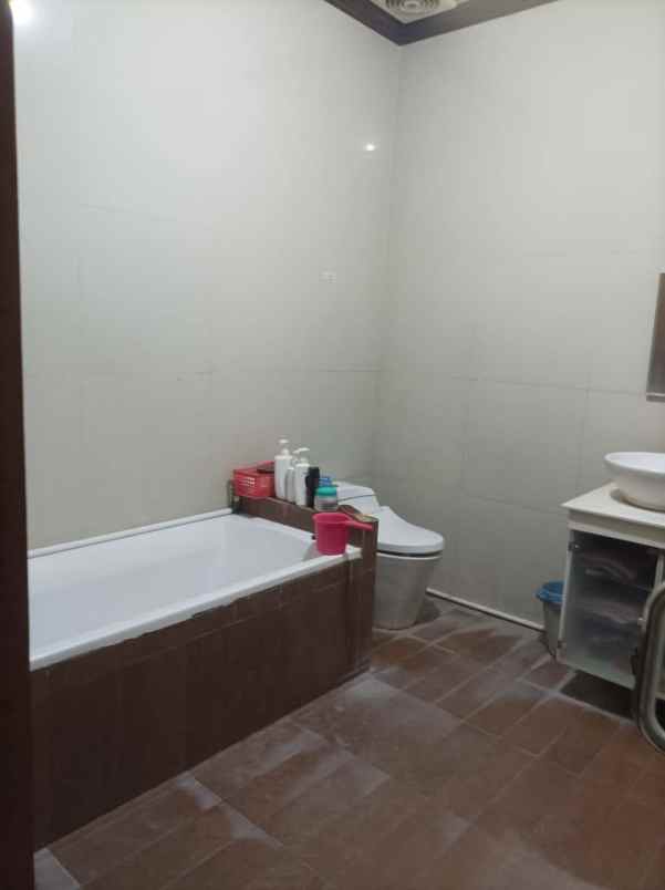 dijual rumah pondok nirwana