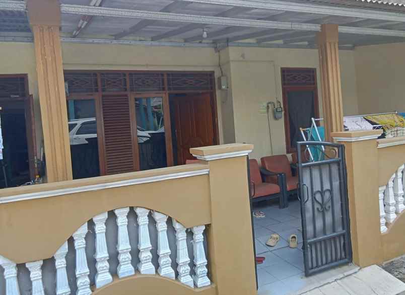 dijual rumah posisi strategis