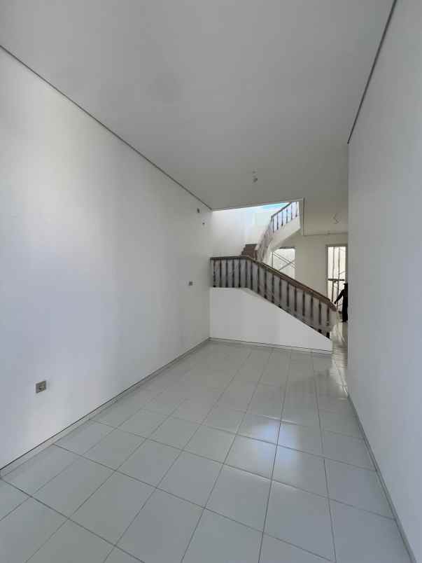 dijual rumah puncak sambisari