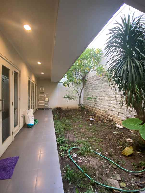 dijual rumah puri galaxy