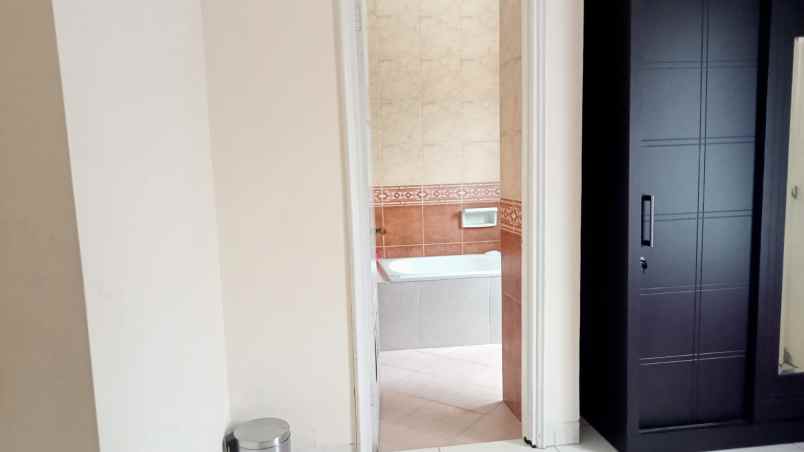 dijual rumah raffles hills housing