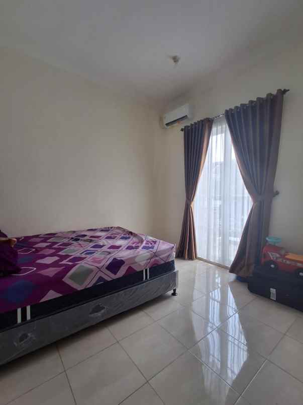 dijual rumah royal residence