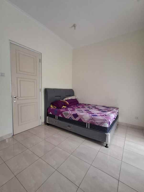 dijual rumah royal residence